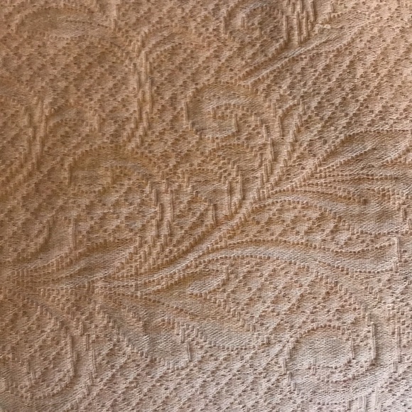 Bed spread  with scallops edge design 100% cotton.twin. In excellent condition - Picture 8 of 8